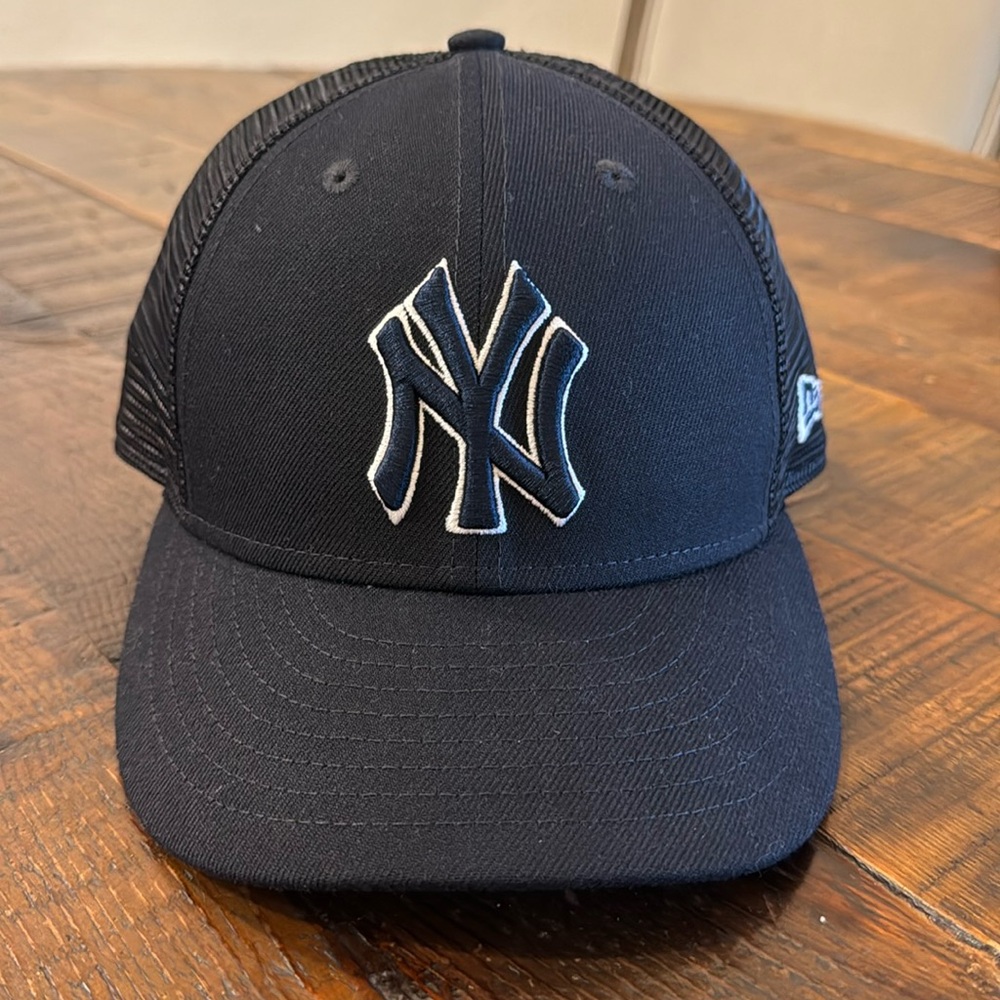 New Era Authentic 59fifty New York Yankees fitted hat. Size 7 1/4”